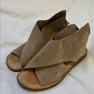 Born Women's Iwa Taupe Suede Open-Toe Ankle Sandals Zip back Sz 7